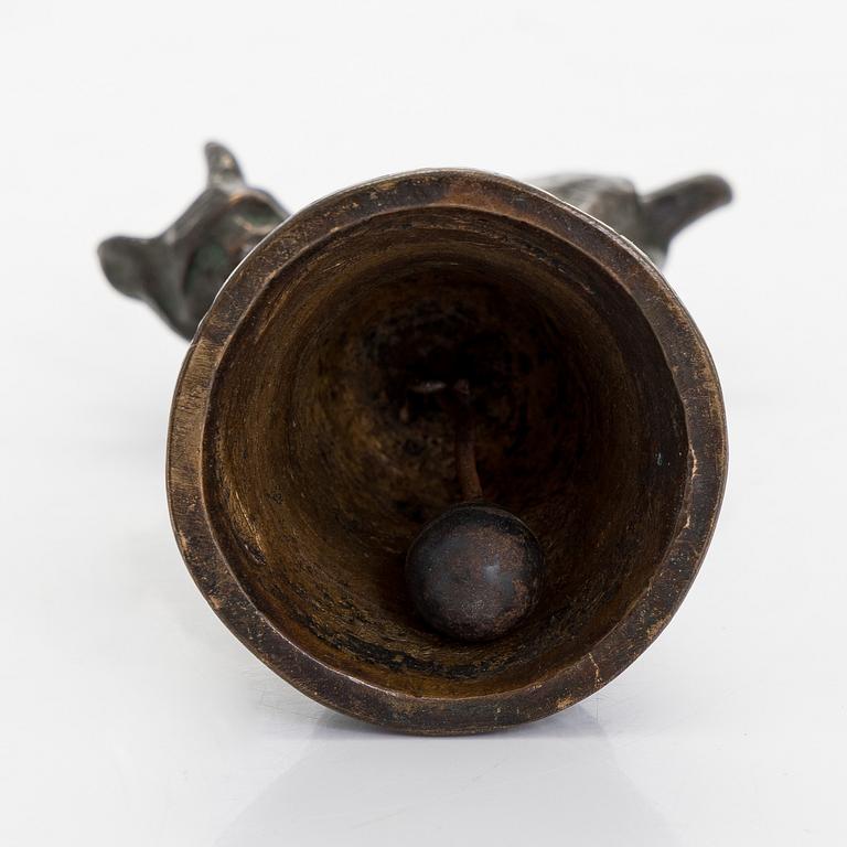 Jussi Mäntynen, Lynx on a counter bell.