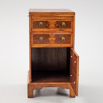 Byrå, England, 1900-tal.