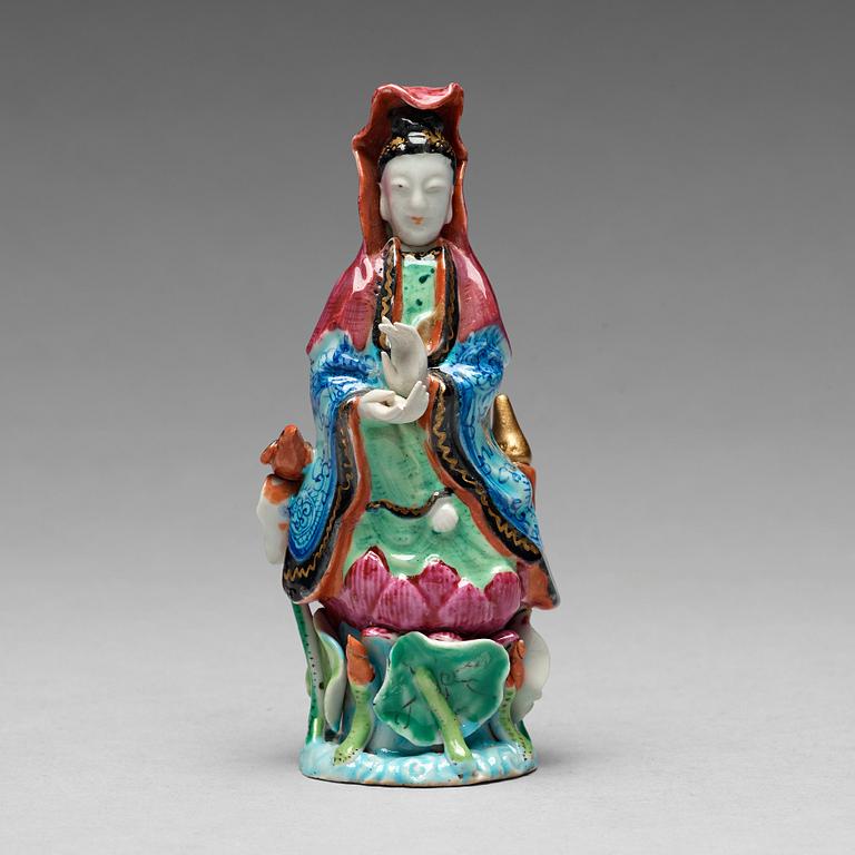 A famille rose figure of Guanyin, Qing dynasty, 19th century.
