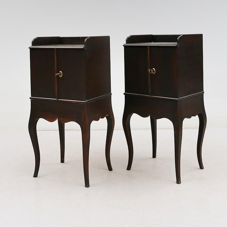 SÄNGBORD, 1 par, rokokostil, för Nationalmuseum, 1900-talets andra hälft.