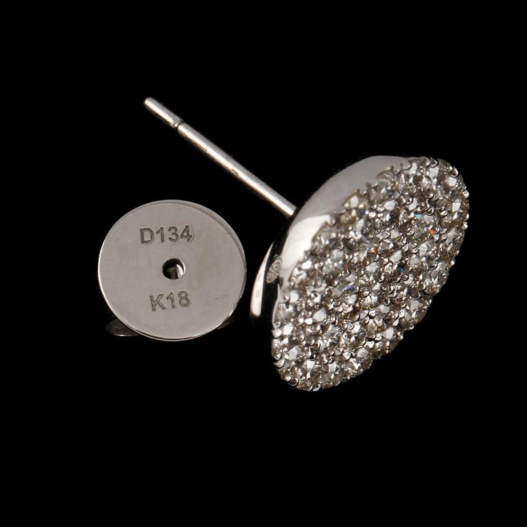 A pair of brilliant cut diamond earrings, tot. 1.34 cts.