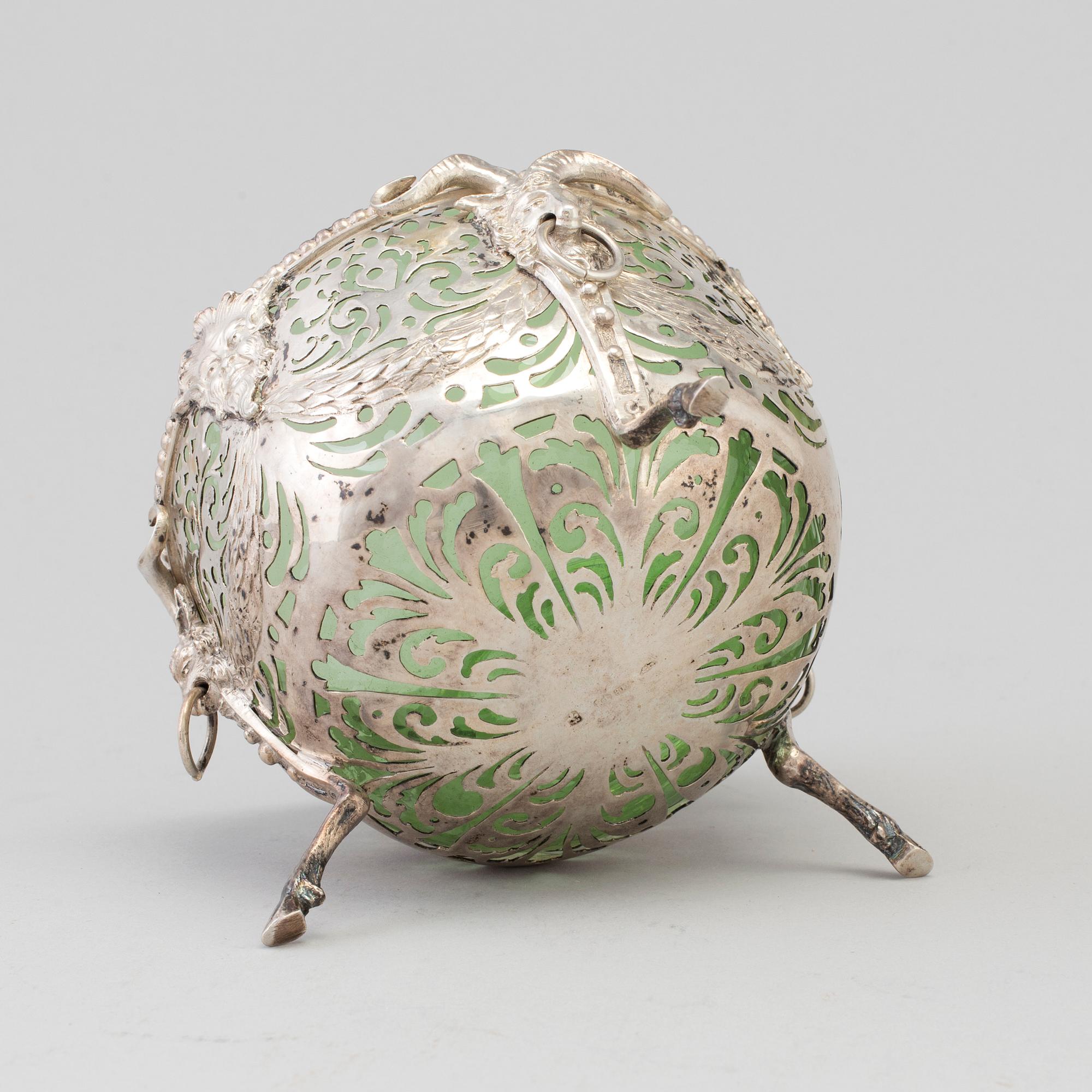 A GERMAN SILVER SWEET MEAT BOWL, first half of the 20th century.