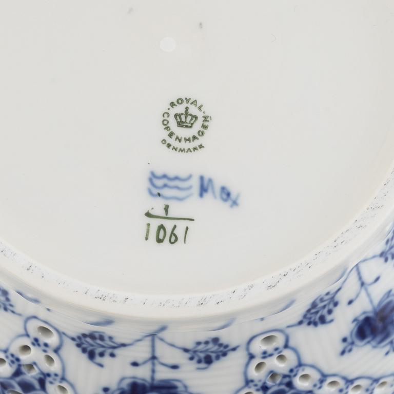 A 'Musselmalet' full-lace porcelain bowl, Denmark, 1979-1983.