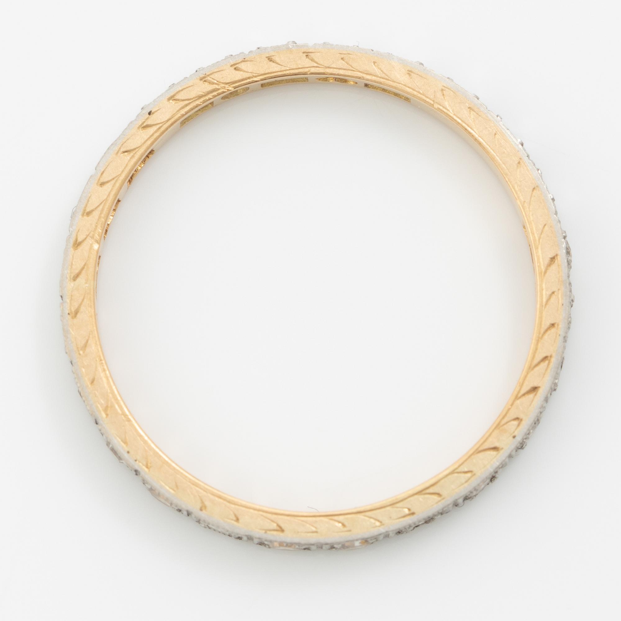 Ring 18K gold with eight-cut diamonds.