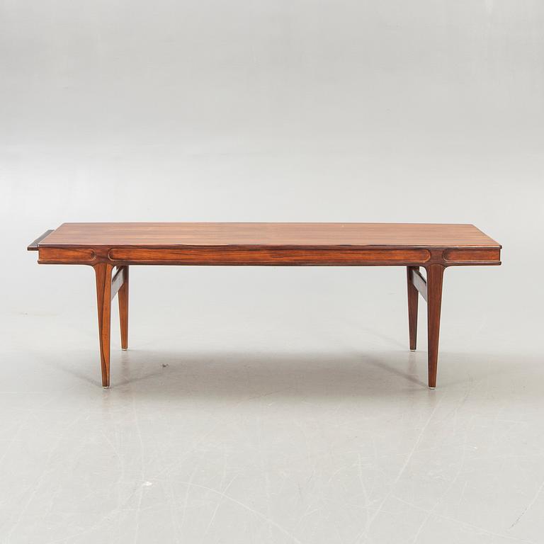 A Johannes Andersen jacaranda coffee table model F102, 1960s.