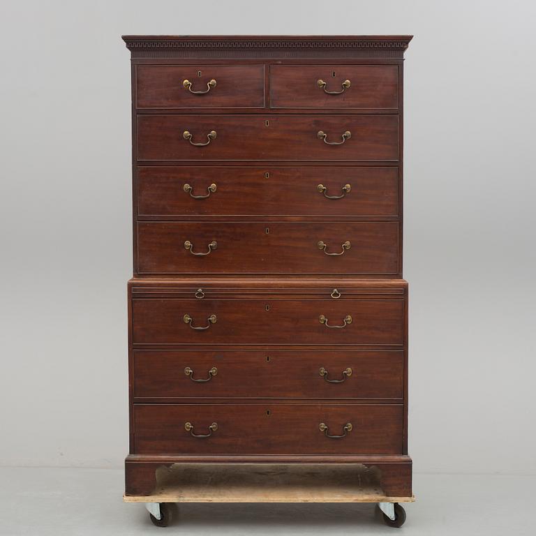 BYRÅ, så kallad "Chest on chest", England, 1800-talets första hälft.