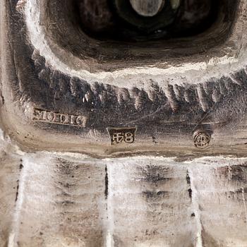 Elias Modig, konfektkorg, silver, delvis förgylld, S:t Petersburg 1827. Saltkar med förgylld saltsked, Moskva 1893.