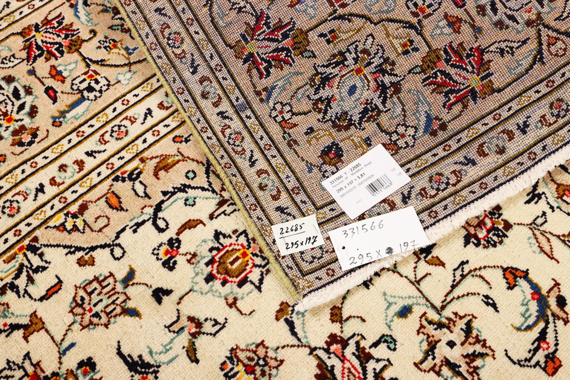 A Keshan carpet, c. 295 x 197 cm.