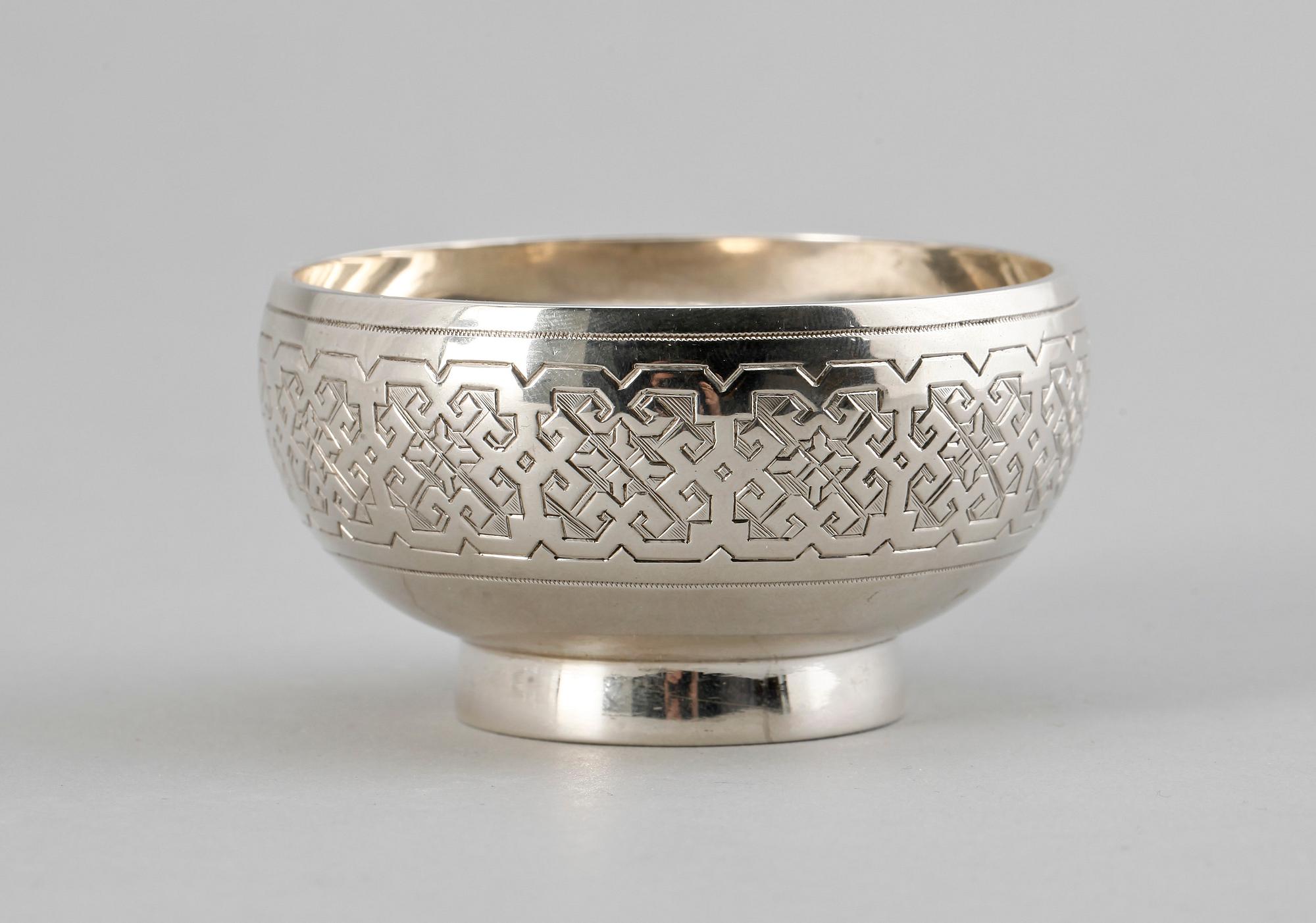 SKÅL, silver, St Petersburg, 1884. Kontrollstämplad av Ivan Vonif Yestigneev. Vikt ca 80 gram.