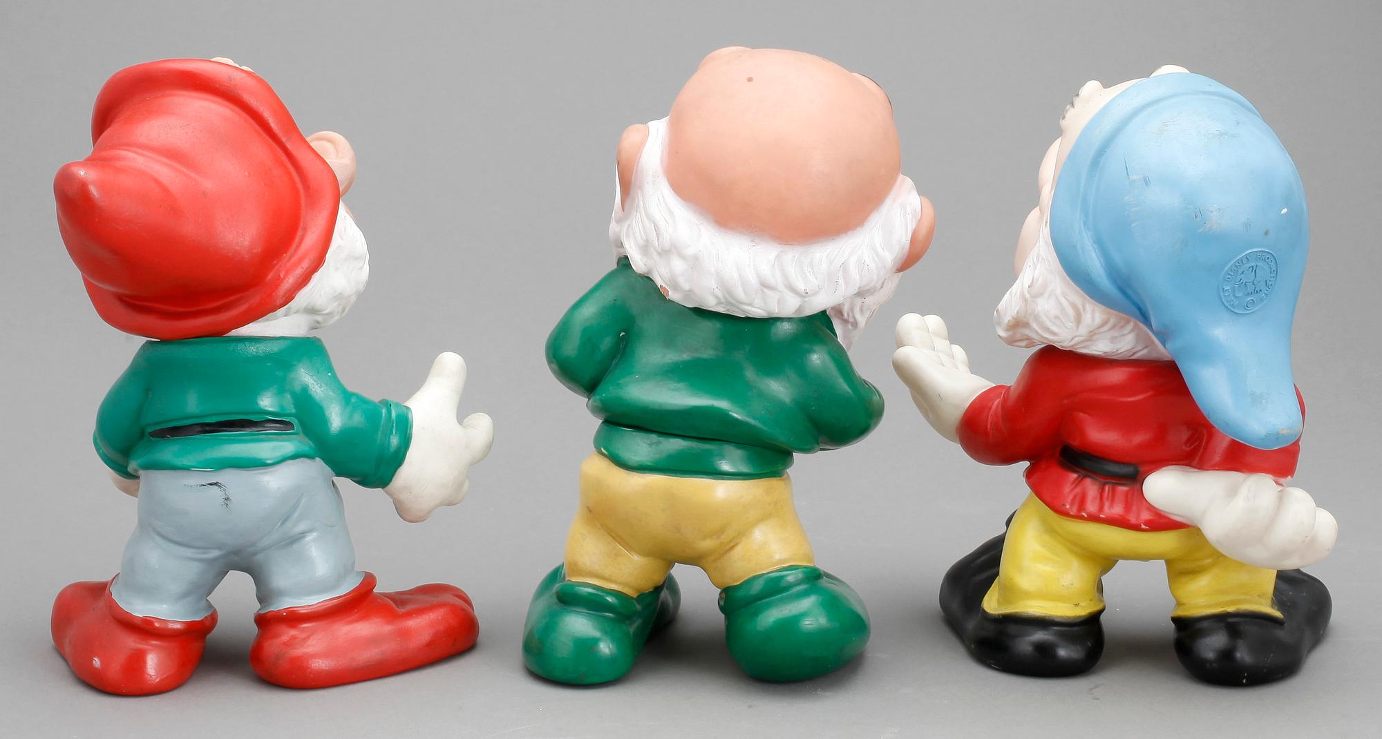 LEKSAKSFIGURER, 3 st, plast, en märkt Walt Disney Productions.
