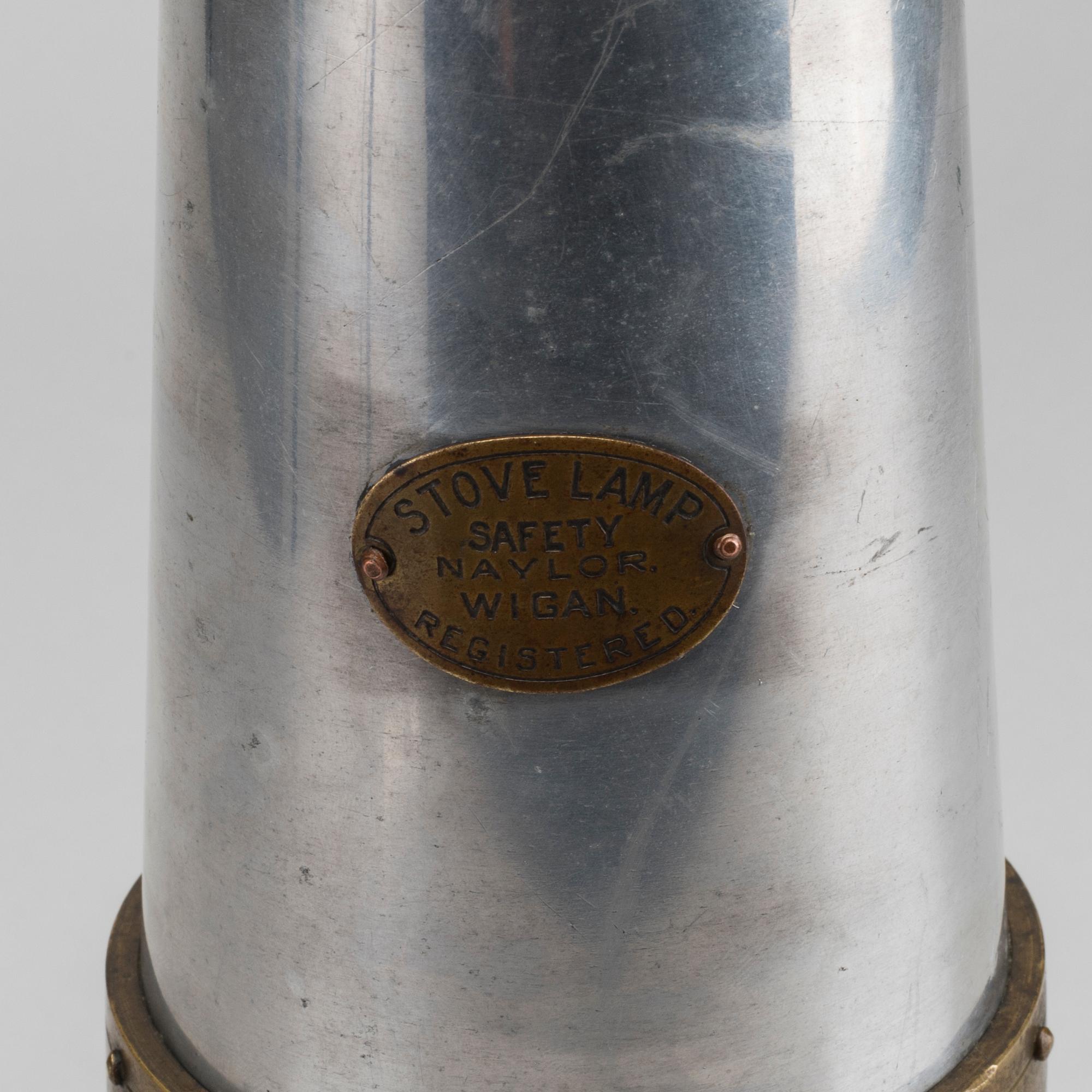 GRUVLYKTA/LAMPA. England 1900-talets mitt.