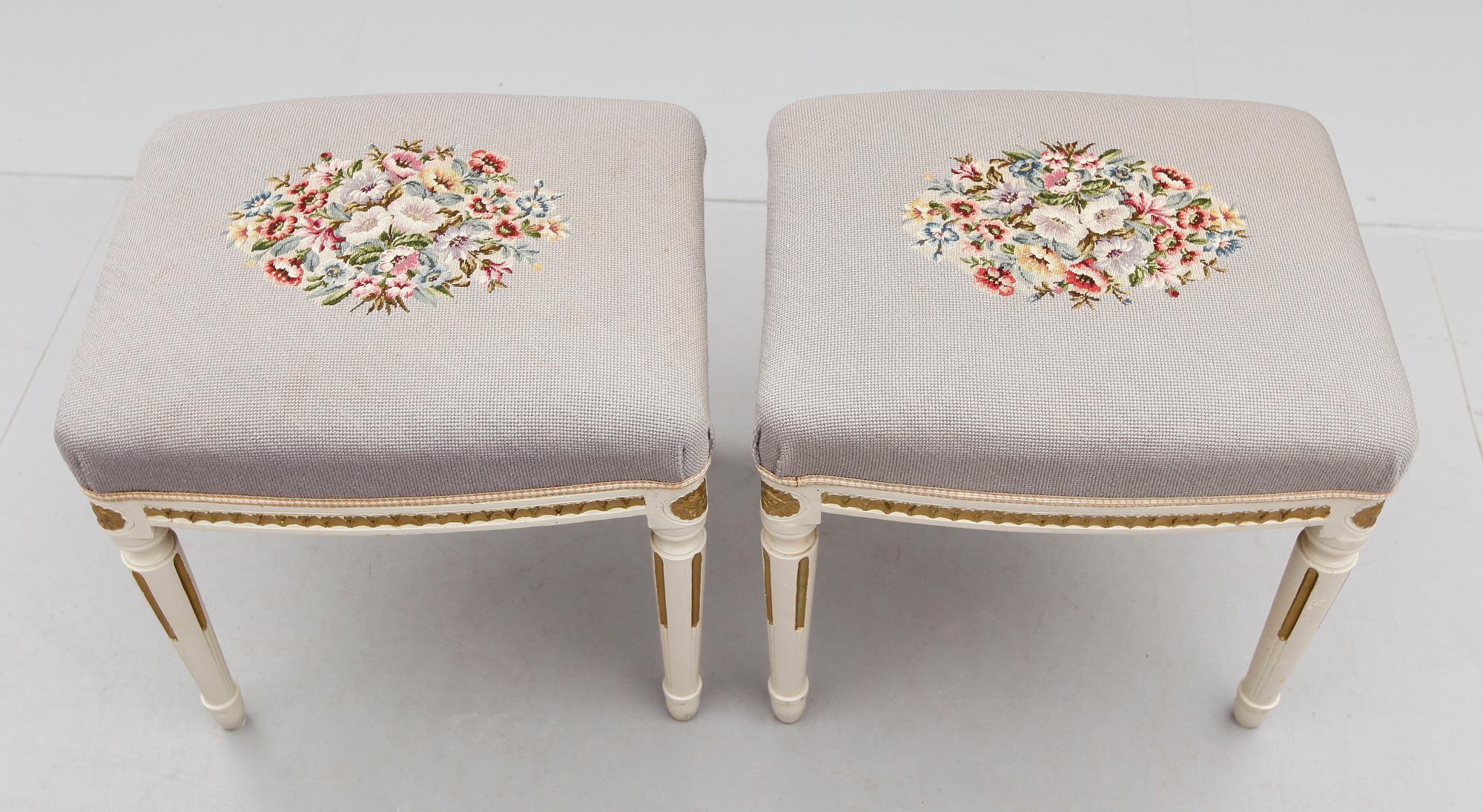 TABURETTER, 1 par, gustaviansk stil, 1900-talets första hälft.