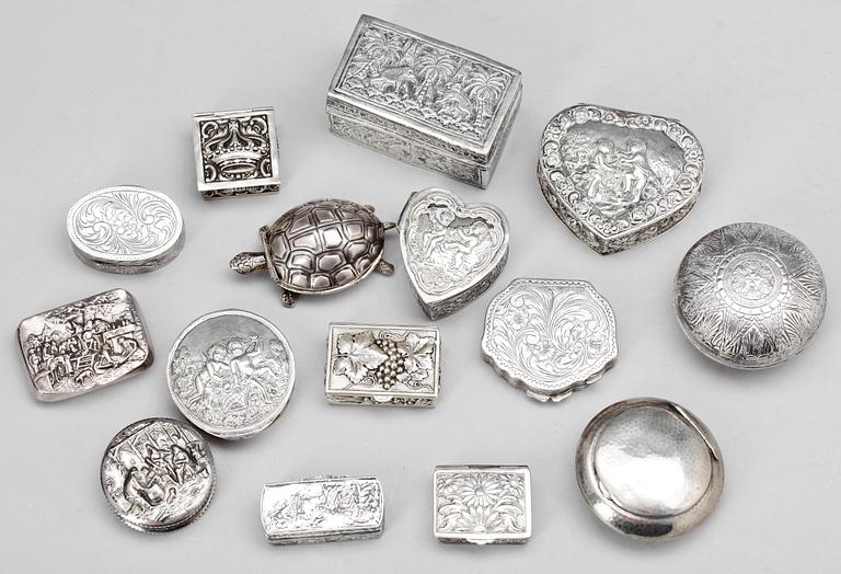 PARTI SILVERDOSOR, 15 st, olika nationaliteter. 1800-1900-tal. Vikt ca 343g.