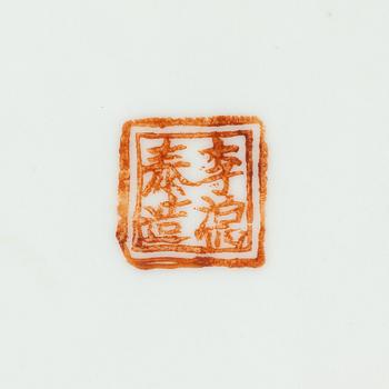 Vaser/Perukstockar, 2 st, porslin, Kina, 1900-tal.