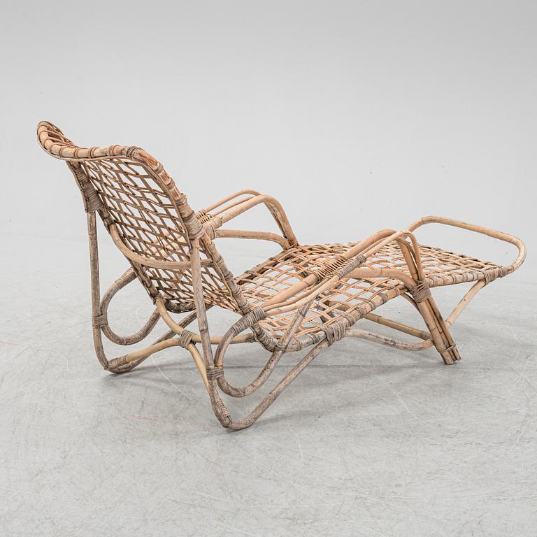 Rattan sun bed/recliner/deck chair, mid 20th Century.