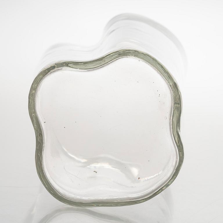 Alvar Aalto, vas, modell 3032, signerad Alvar Aalto 173/1986.