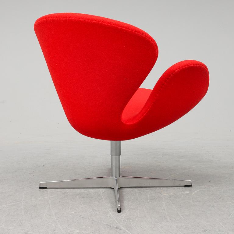 ARNE JACOBSEN, fåtölj, "Svanen", Fritz Hansen.