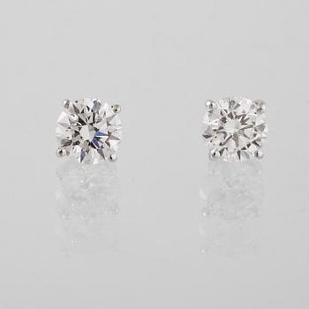 ÖRHÄNGEN, 18K vitguld med briljantslipade diamanter ca 1.42 ct. Vikt 1,6 gram.