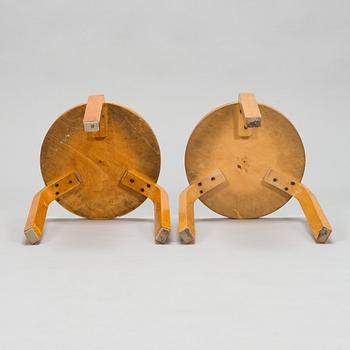 Alvar Aalto, a mid-20th century '85' table and four '60' stools for O.Y. Huonekalu-ja Rakennustyötehdas A.B.