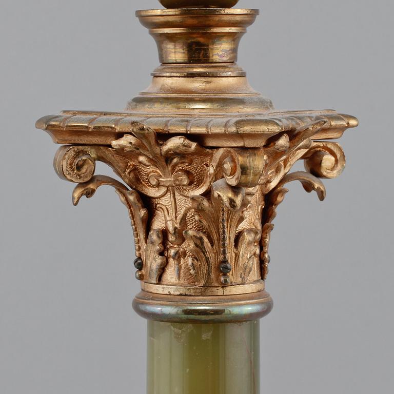 BORDSLAMPA, 1900-talets första hälft.