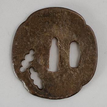 TSUBA, järn, Japan, 1400-/1500-talet.