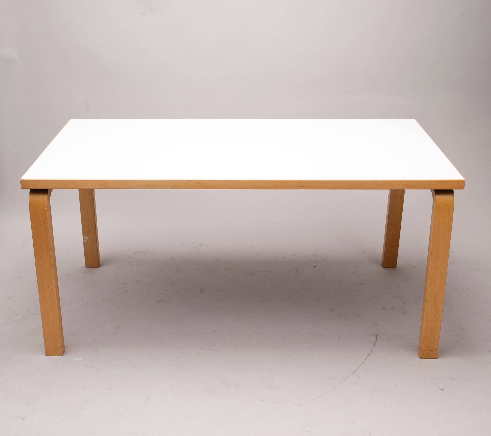 BORD, modell 82 A, Alvar Aalto, Artek.