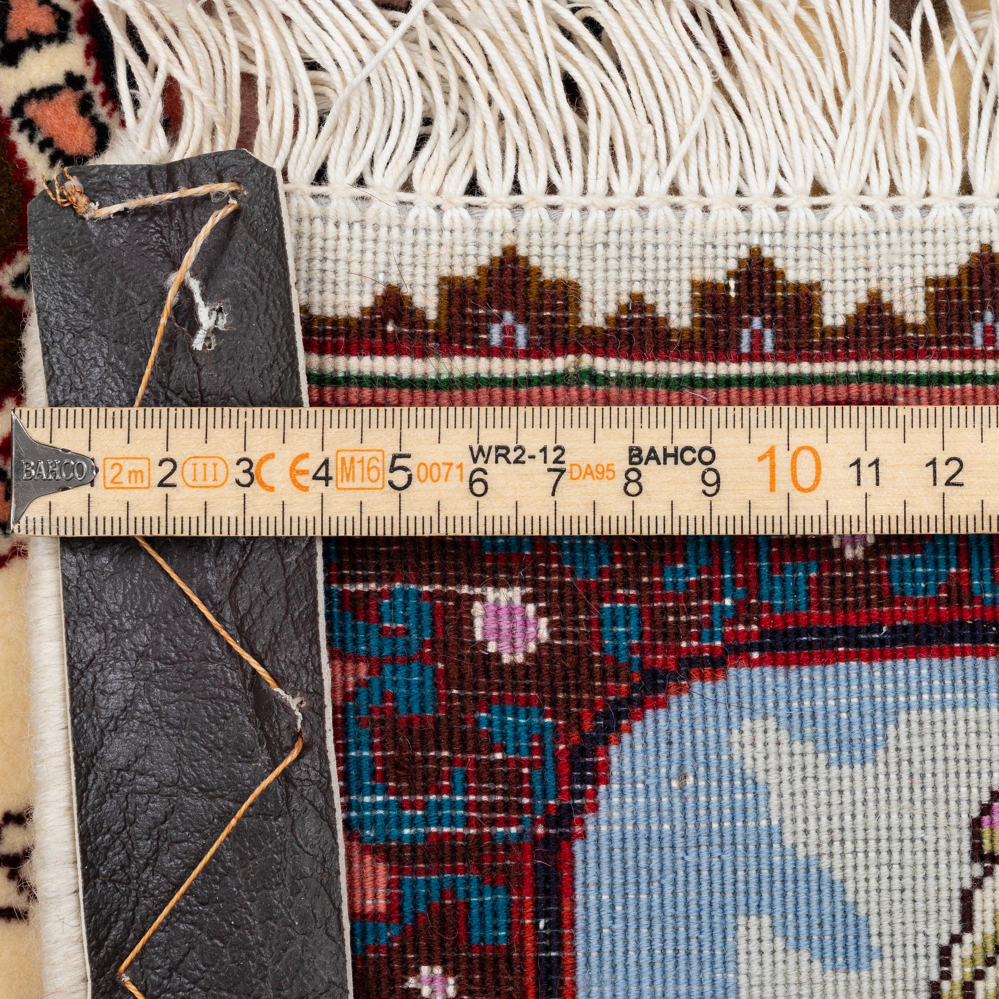 Matta, Täbriz, sk, Fyra årstider, ca 196 x 151 cm.