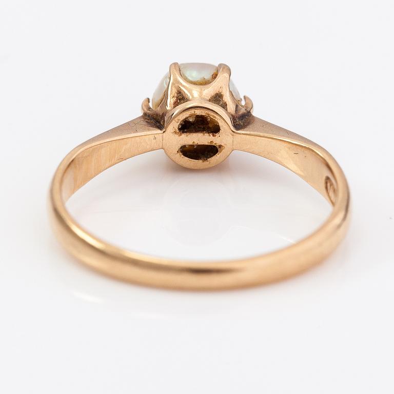 A 14K gold ring with a cultured pearl. Westerback, Helsinki 1964.