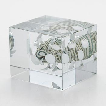 Oiva Toikka, an annual glass cube, signed Oiva Toikka Nuutajärvi 1981 and numbered 227/1000.