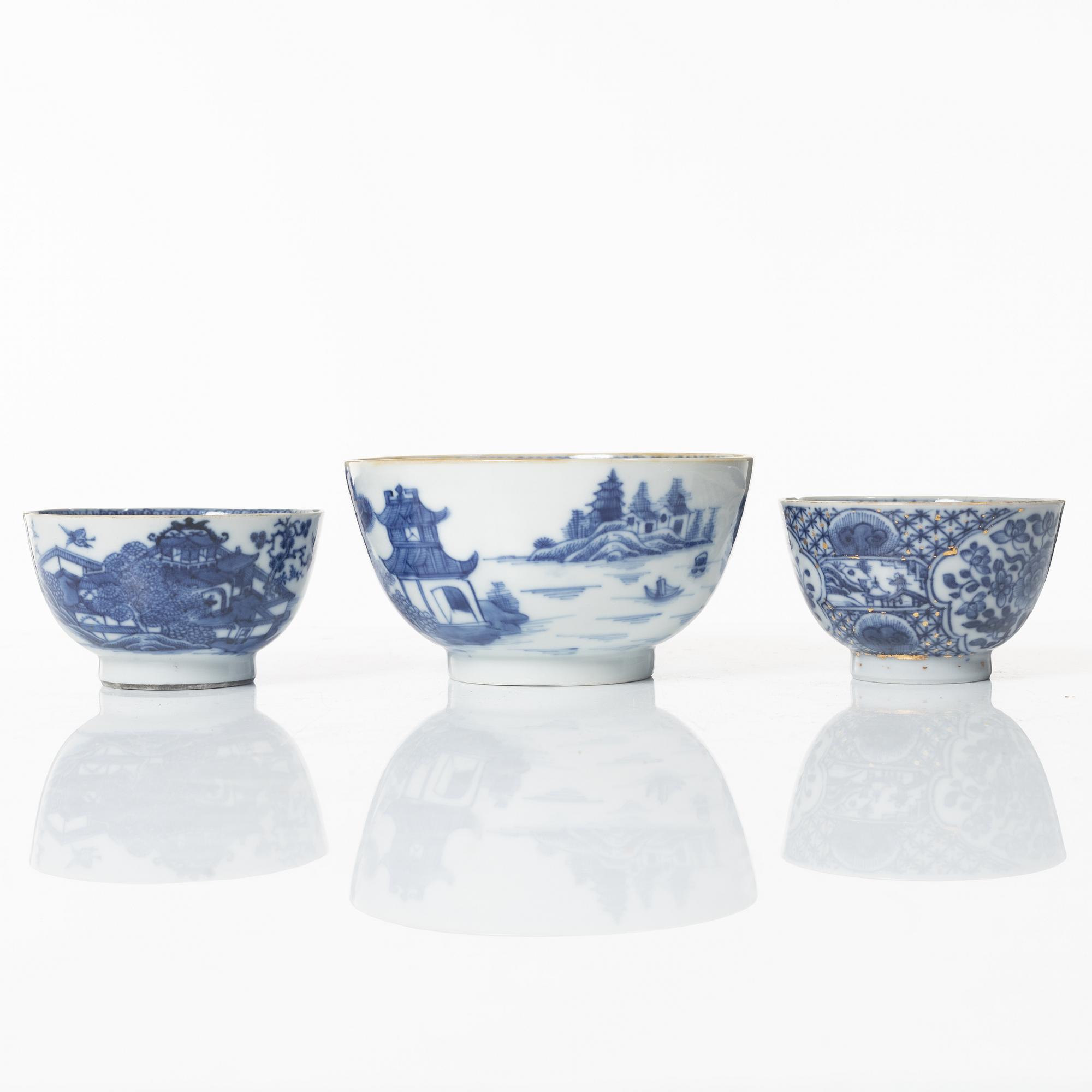 A Chinese blue and white jug, an ewer and three cups, Qing dynasty, Qianlong (1736-95).