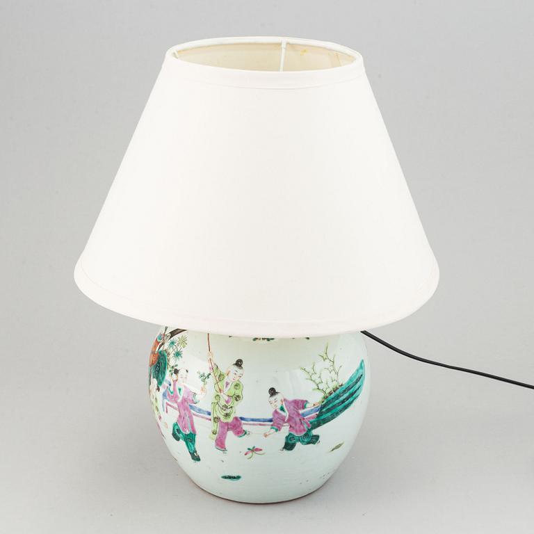 A famille rose jar, turned into a table lamp, Qing dynasty, late 19th/ early 20th century.