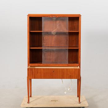 Vitrinskåp 1900-talets mitt.