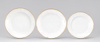 MATSERVIS, 75 delar, porslin, Bing & Gröndahl, Köpenhamn, Danmark, 1900-talets första hälft.