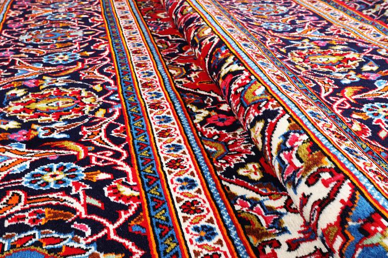 A carpet, Kashan, ca 354 x 251 cm.