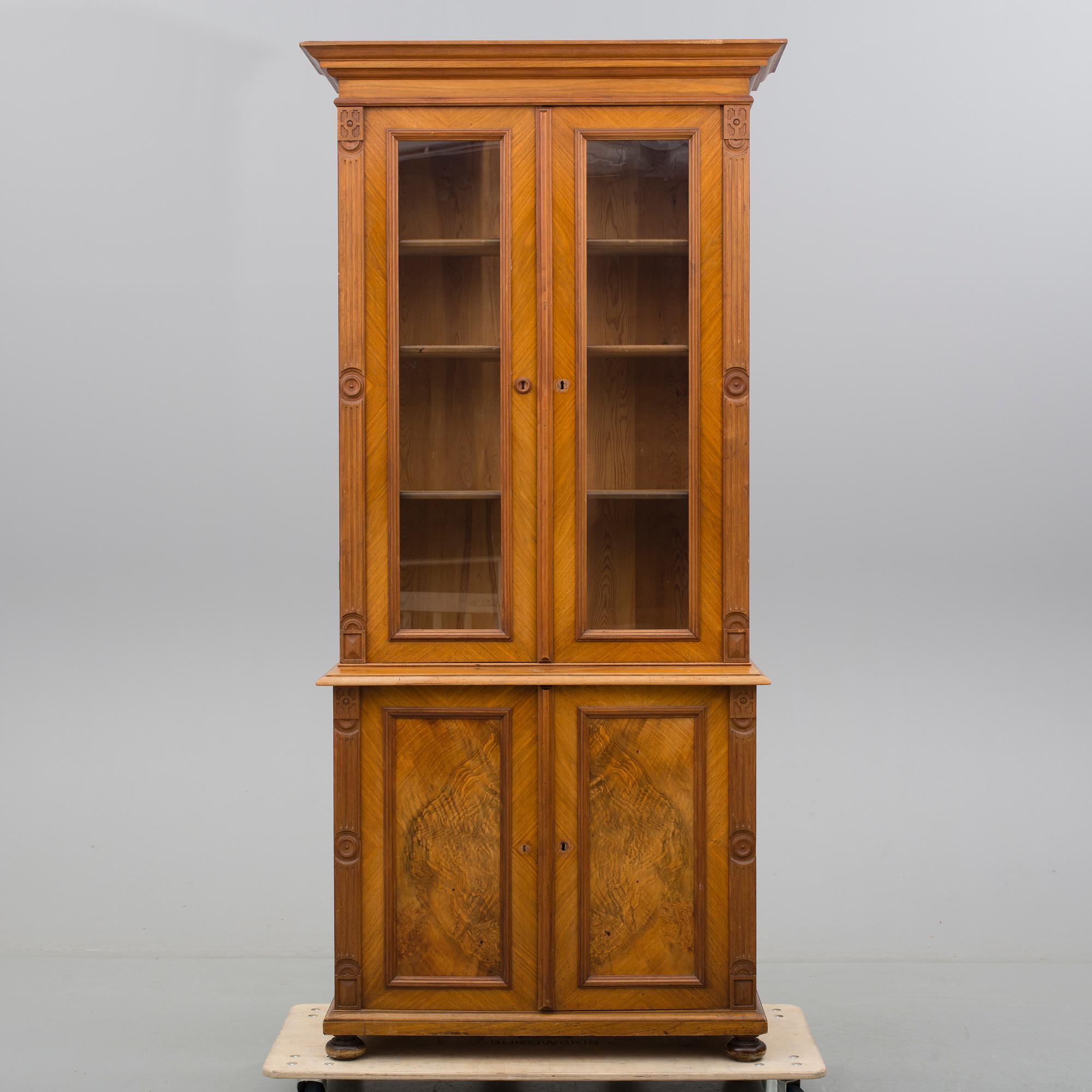 BOKSKÅP, nyrenässans, 1800-talets slut.