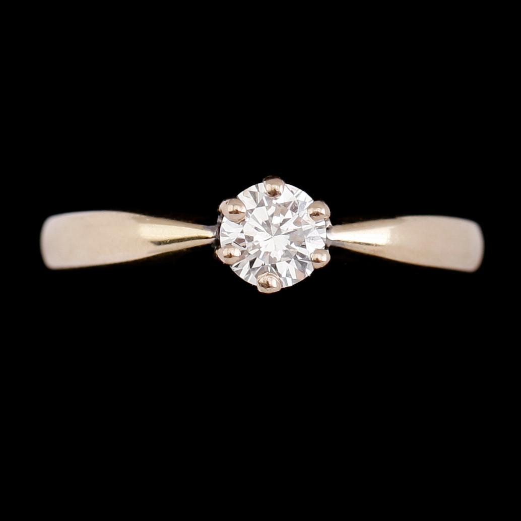 RING, 18 k rött guld,  briljantslipad diamant ca 0.43 ct. Vikt ca 4 g.