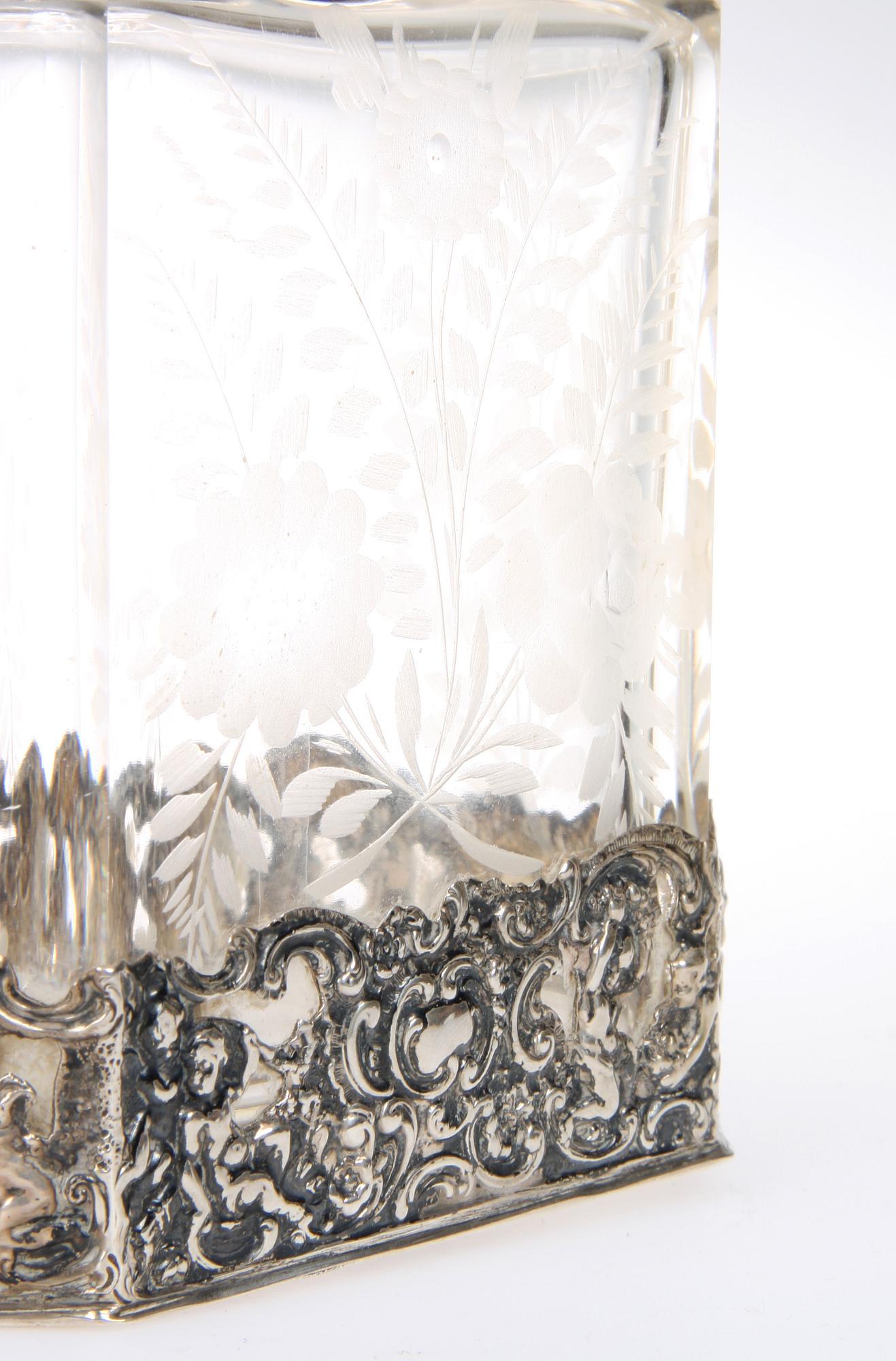 KARAFF, glas samt silver, C.G Hallberg, 1900-talets första hälft.