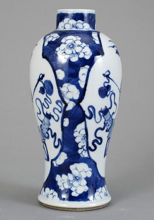VAS, porslin, Kangxi-stil, Kina, 1900-tal.