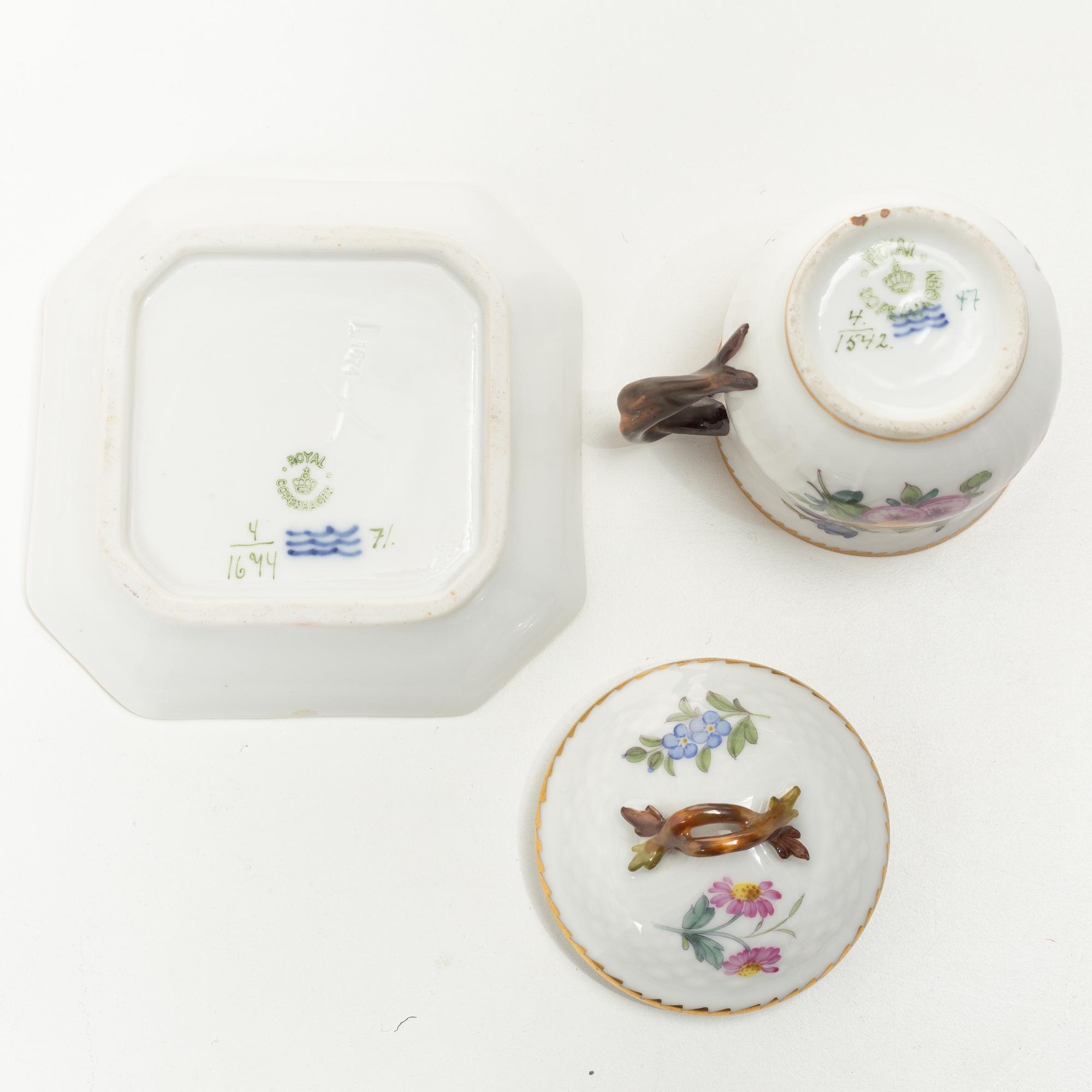 Royal Copenhagen, 19 cream cups with saucers, “Sachsisk Blomst”, Denmark, 1890–1922.