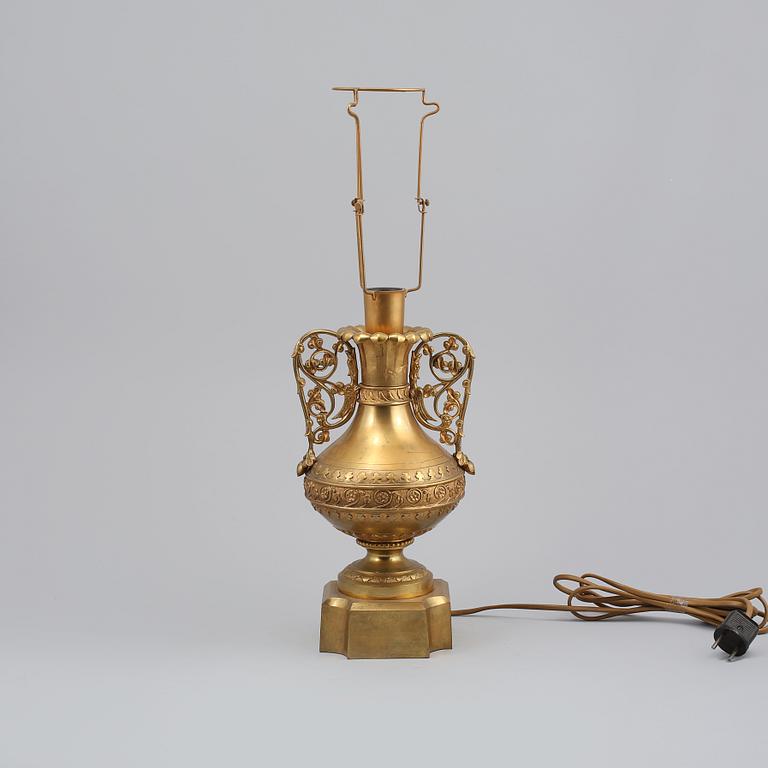 BORDSLAMPA, mässing, empirestil, 1900-talets första hälft.