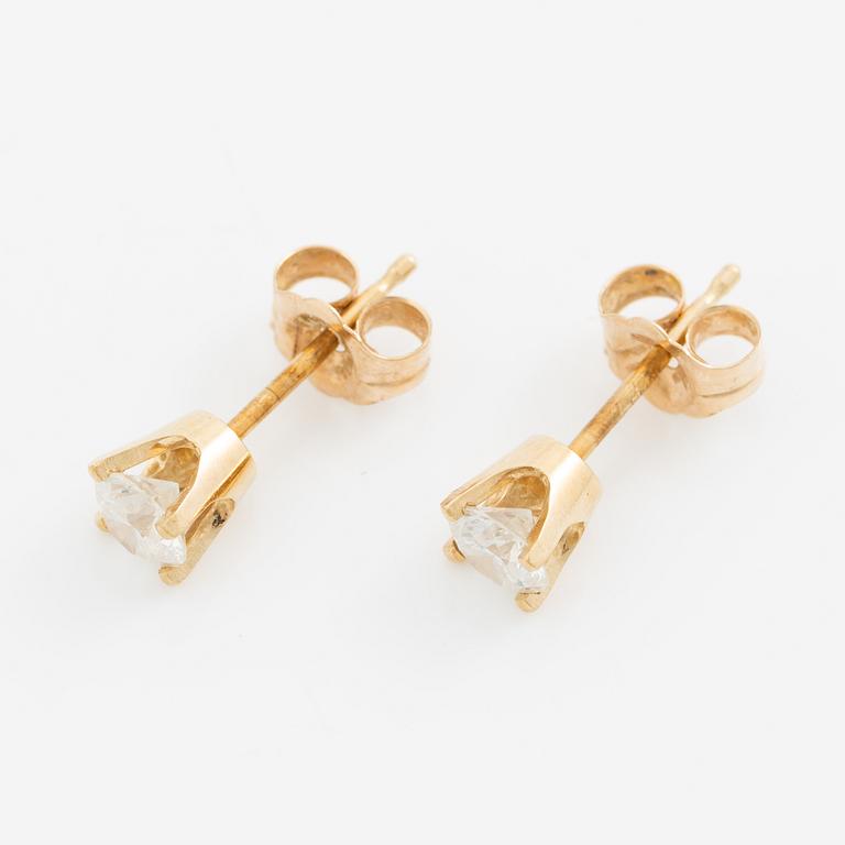 Earrings, a pair, gold with brilliant-cut diamonds.