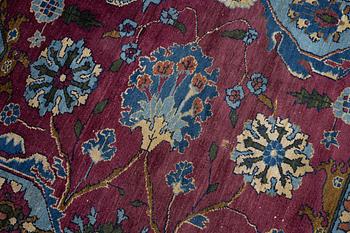 An antique rug, north-west Persian, so-called Vaghire, approx. 136 x 134 cm.