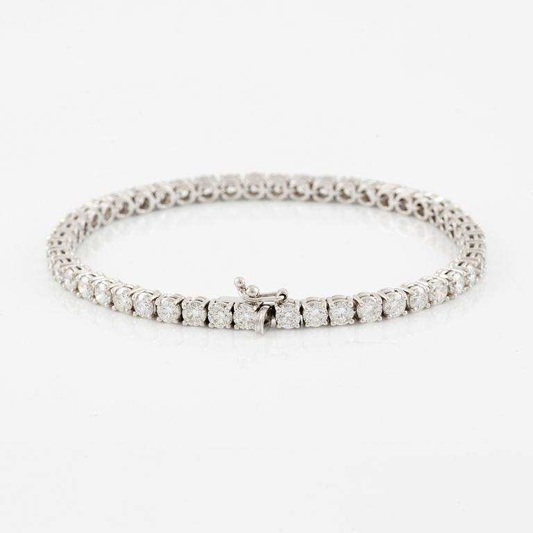 A tennis bracelet 18K white gold with round brilliant-cut diamonds.