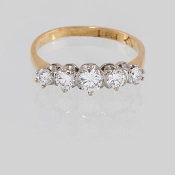 RING, 23K guld med 5 briljantslipade diamanter 0.71 ct. Vikt 2,6 gram.