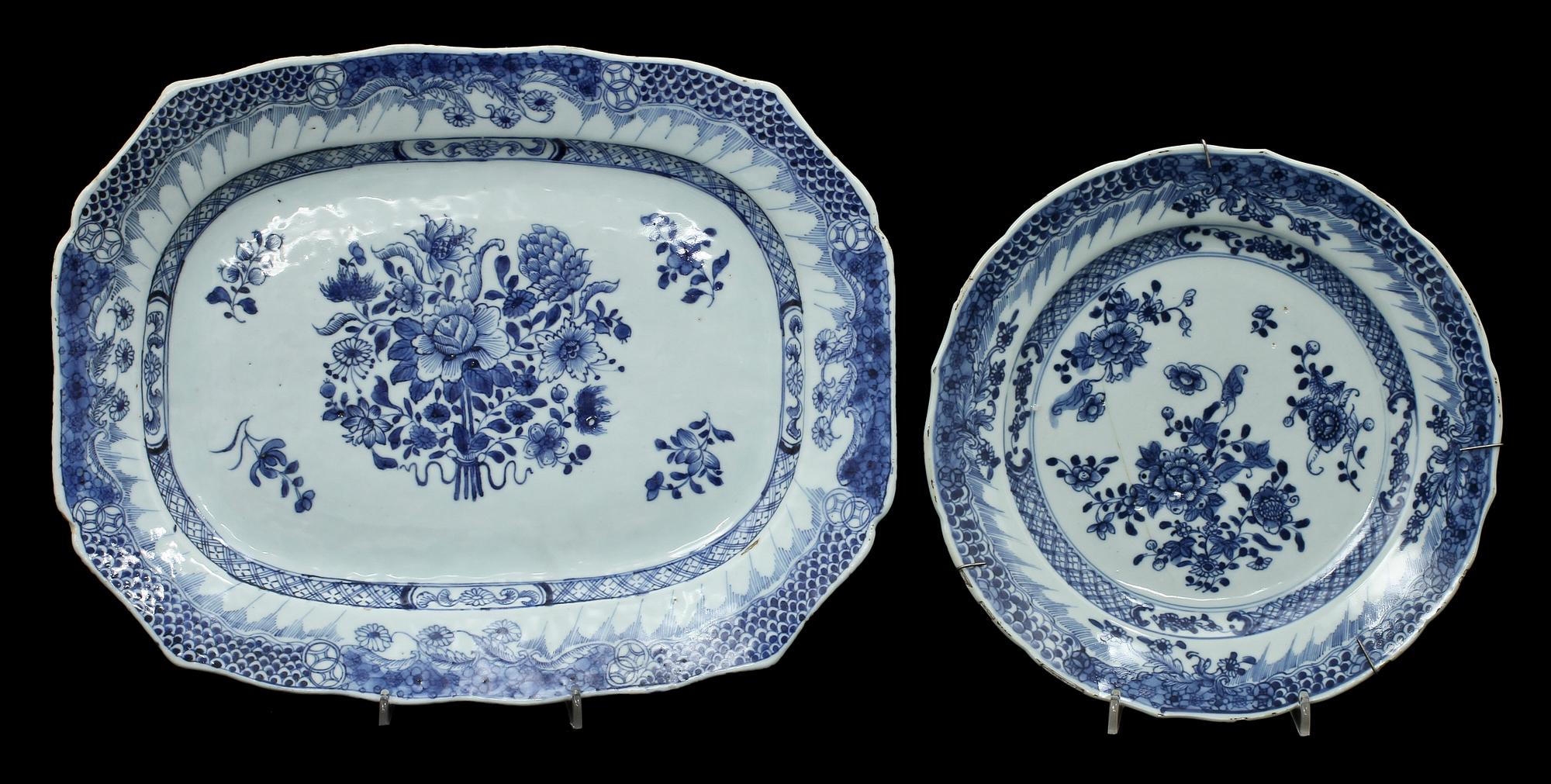 STEKFAT, 3 st, samt TALLRIK, porslin, Kina, 1700/1800-tal.