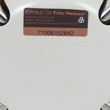 Arne Jacobsen, tuoli, "Seiska", Fritz Hansen, Tanska, 2015.