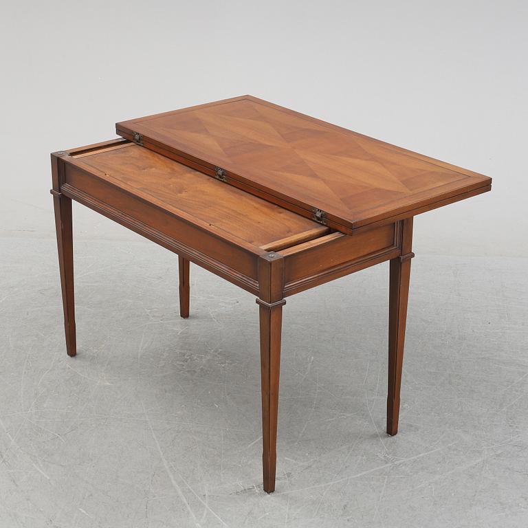 An American desk by Sligh-Lowry Michigan, 1960s.