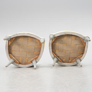 Stolar, ett par, gustavianska, av Erik Holm, (1734-1814, mästare i Stockholm) 1700-talets andra hälft.