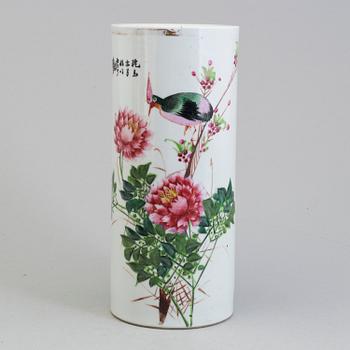 A chinese vase, first half of 20th Century.