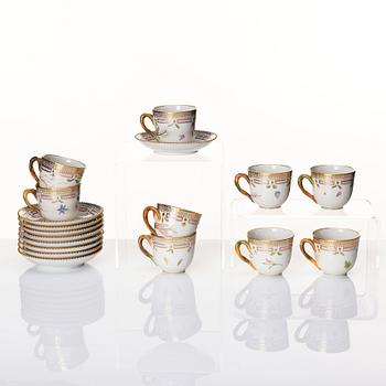 Koppar med fat, nio stycken, porslin. Royal Copenhagen, "Flora Danica", Danmark, 1900-tal.